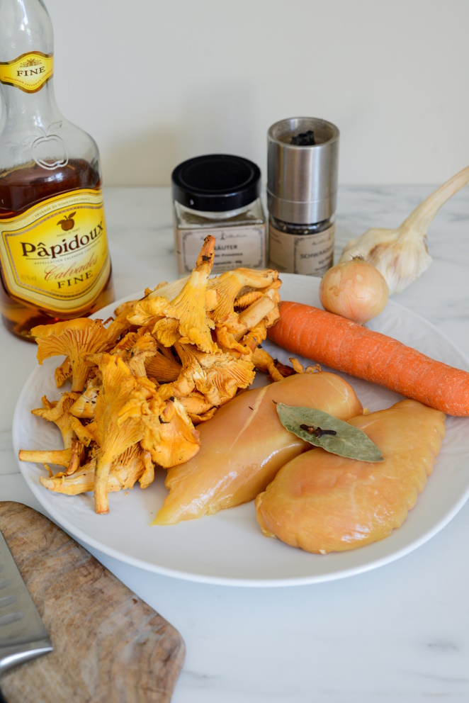 Hähnchenbrust mit Calvados-Sahne Sauce und Pfifferlingen Rezept