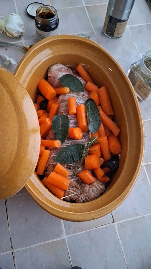 Schweinebraten mit Möhren und Salbei Schweinebraten Mit Möhren 12 576x1024