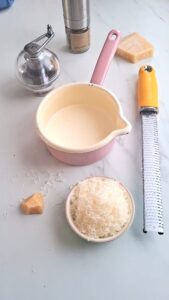 Parmesan-Sauce für Nudeln - Alltagsrezept Parmesan Sauce Zutaten 169x300