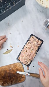 Hähnchen Terrine mit grünem Pfeffer VideoCapture_20241110 095521 169x300