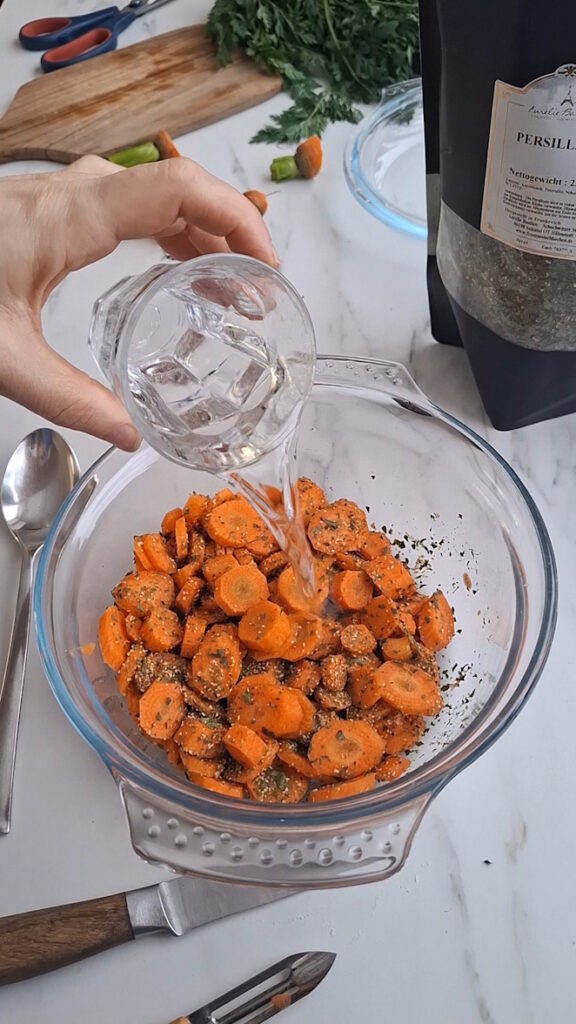 Gedünstete Möhren mit Persillade – einfache Beilage Rezept