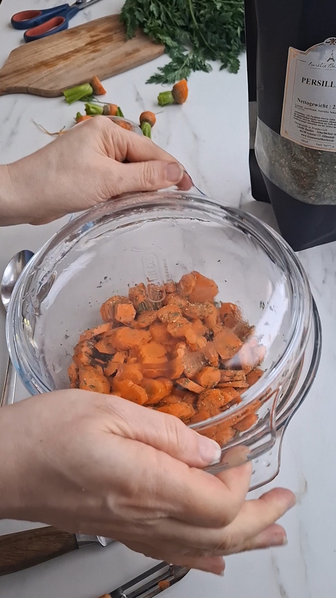 Gedünstete Möhren mit Persillade – einfache Beilage Rezept