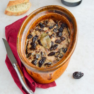 Kaninchenterrine mit Pflaumen