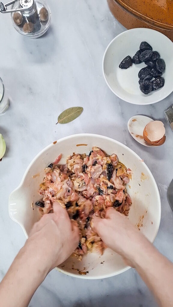 Kaninchenterrine mit Pflaumen Rezept Kaninchenterrine mit Pflaumen Rezept