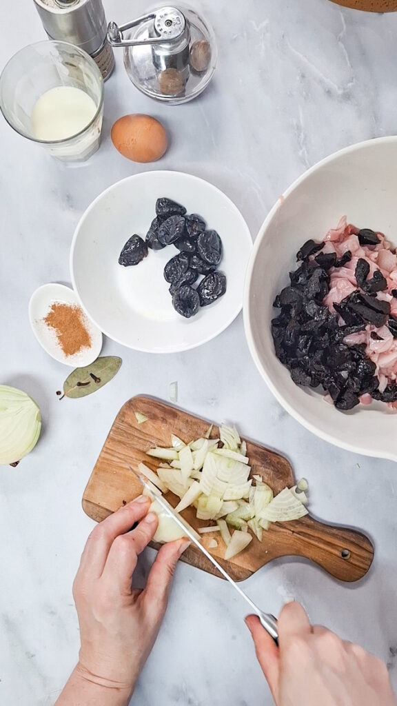 Kaninchenterrine mit Pflaumen Rezept Kaninchenterrine mit Pflaumen Rezept