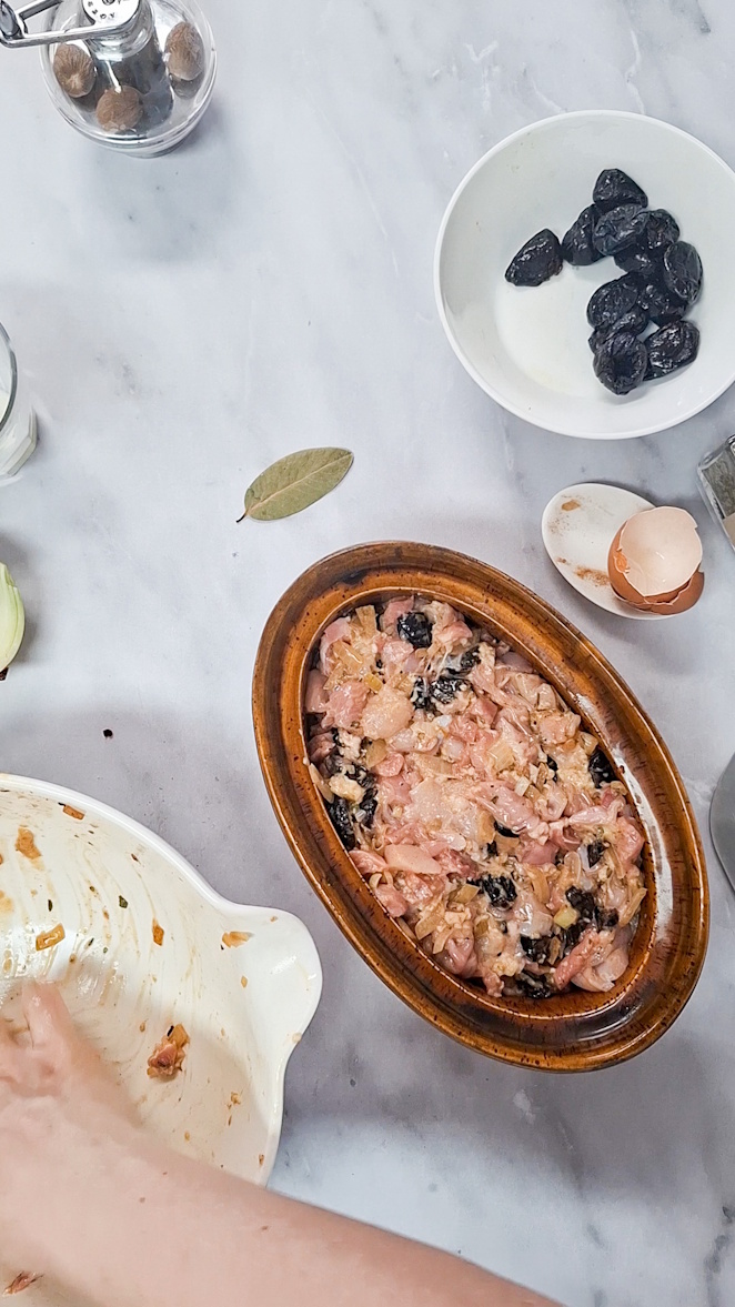 Kaninchenterrine mit Pflaumen Rezept Kaninchenterrine mit Pflaumen Rezept