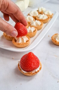 Erdbeer-Mini-Tartelettes Erdbeer Sahne Mini Tartelettes Rezept 2 197x300