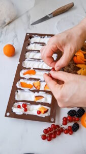Gefrorene Joghurt-Riegel mit Obst Gefrorene Joghurt Riegel Mit Obst 2 169x300