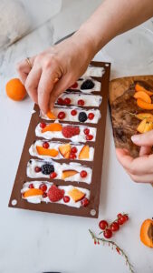 Gefrorene Joghurt-Riegel mit Obst Gefrorene Joghurt Riegel Mit Obst 3 169x300