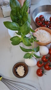Tomaten Clafoutis Tomaten Clafoutis Herzhaftes Clafoutis Schritt 1 Zutaten Tomaten Clafoutis Vorbereitung 169x300