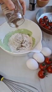 Tomaten Clafoutis Herzhaftes Clafoutis Schritt 15 Gewürze In Schüssel Geben 169x300
