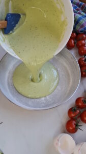 Tomaten Clafoutis Herzhaftes Clafoutis Schritt 25 Grüner Teig Wird Eingegossen 169x300