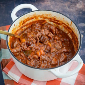 Mediterraner Rinderschmortopf