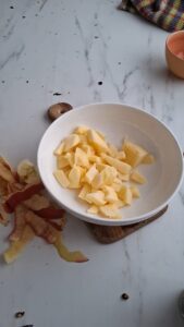 Blanquette de Poulet mit Äpfeln - Hähnchenfrikassée französischer Art Blanqütte De Poulet Mit Aepfeln Hähnchenfrikassee Rezept 10 169x300