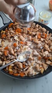 Blanquette de Poulet mit Äpfeln - Hähnchenfrikassée französischer Art Blanquette de Poulet mit Äpfeln - Hähnchenfrikassée französischer Art Blanqütte De Poulet Mit Aepfeln Hähnchenfrikassee Rezept 19 169x300