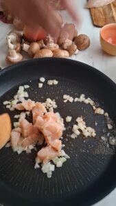 Blanquette de Poulet mit Äpfeln - Hähnchenfrikassée französischer Art Blanqütte De Poulet Mit Aepfeln Hähnchenfrikassee Rezept 3 169x300