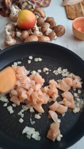 Blanquette de Poulet mit Äpfeln - Hähnchenfrikassée französischer Art Blanqütte De Poulet Mit Aepfeln Hähnchenfrikassee Rezept 4 169x300