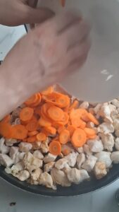 Blanquette de Poulet mit Äpfeln - Hähnchenfrikassée französischer Art Blanquette de Poulet mit Äpfeln - Hähnchenfrikassée französischer Art Blanqütte De Poulet Mit Aepfeln Hähnchenfrikassee Rezept 8 169x300