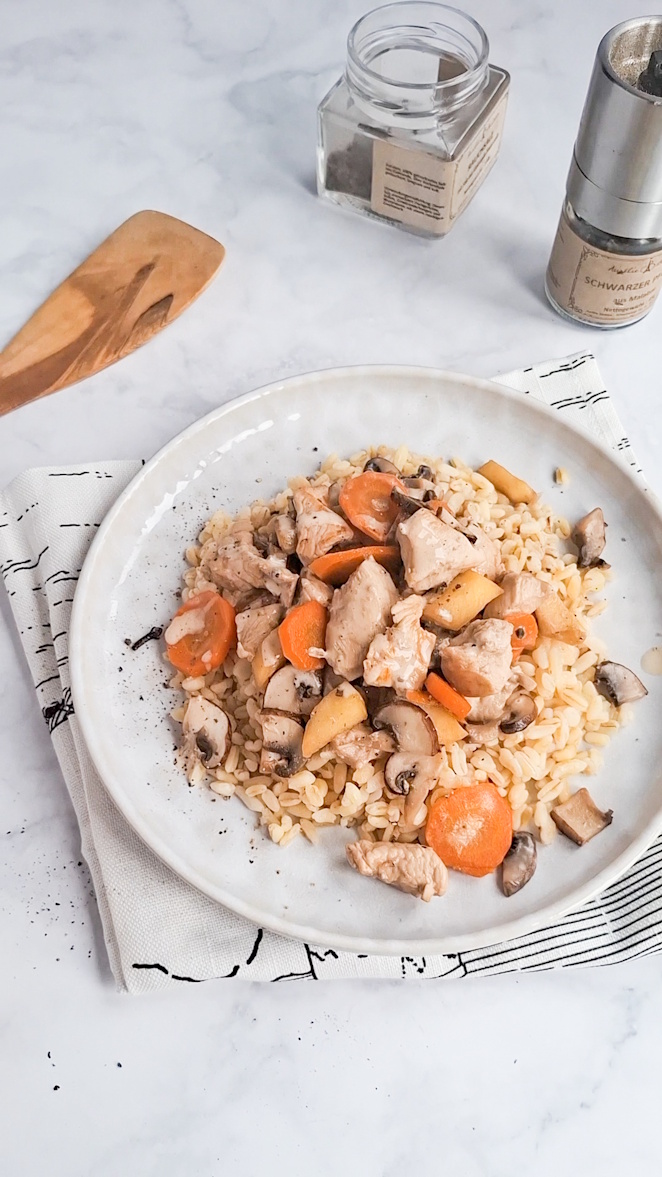Blanquette de Poulet mit Äpfeln - Hähnchenfrikassée französischer Art Blanqütte Hähnchenfrikassee Mit Aepfel Französischer Art