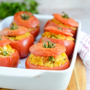 Gefüllte Tomaten mit Couscous und Sommergemüse – einfaches, vegetarisches Sommerrezept