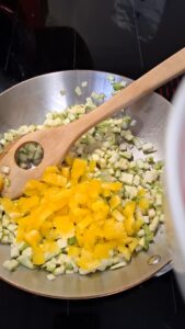 Gefüllte Tomaten mit Couscous und Sommergemüse – einfaches, vegetarisches Sommerrezept Gefüllte Tomaten Mit Couscous Vegetarisches 3 169x300
