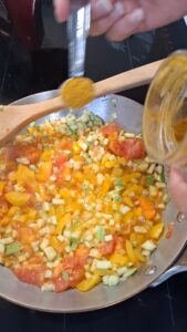 Gefüllte Tomaten mit Couscous und Sommergemüse – einfaches, vegetarisches Sommerrezept Gefüllte Tomaten Mit Couscous Vegetarisches 5 169x300