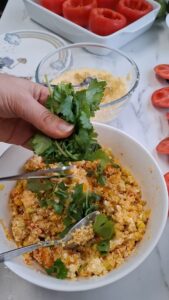 Gefüllte Tomaten mit Couscous und Sommergemüse – einfaches, vegetarisches Sommerrezept Gefüllte Tomaten Vegetarisches 6 169x300