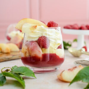 Pfirsich Melba Eisbecher – das klassische französische Dessert