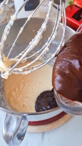 Saftiger Schokokuchen mit Birnen und Haselnüssen Saftiger Schokoladenkuchen Mit Birnen Und Haselnüssen Rezept 10 169x300