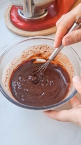 Saftiger Schokokuchen mit Birnen und Haselnüssen Saftiger Schokoladenkuchen Mit Birnen Und Haselnüssen Rezept 9 169x300