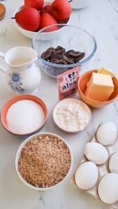 Saftiger Schokokuchen mit Birnen und Haselnüssen Saftiger Schokoladenkuchen Mit Birnen Und Haselnüssen Zutaten 169x300