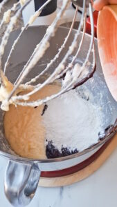 Saftiger Schokokuchen mit Birnen und Haselnüssen Schokoladenkuchen Mit Birnen Und Haselnüssen Rezept 1 169x300