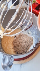 Saftiger Schokokuchen mit Birnen und Haselnüssen Schokoladenkuchen Mit Birnen Und Haselnüssen Rezept 2 169x300