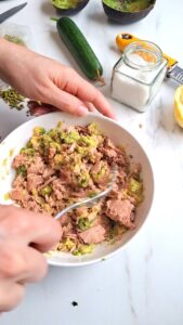 Thunfischcreme mit Avocado und Gurke – einfaches, gesundes Rezept Thunfischcreme Mit Avocado Und Gurke Einfach Gesunde Rezept 6 169x300