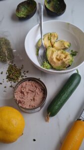 Thunfischcreme mit Avocado und Gurke – einfaches, gesundes Rezept Thunfischcreme Mit Avocado Und Gurke Einfach Gesunde Zutaten 169x300
