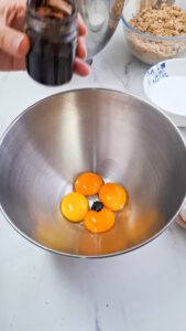 Grenoblois - französischer Walnusskuchen ohne Mehl aus Grenoble Grenoblois Französischer Walnusskuchen Ohne Mehl Backen Rezept 3 169x300