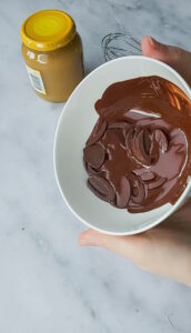 Mousse au Chocolat mit Apfelmus - einfaches Rezept mit nur zwei Zutaten Mousse Au Chocolat Vegan Rezept Schnell Ohne Ei Nur Mit Schokolade Und Apfelmus 1 172x300
