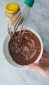 Mousse au Chocolat mit Apfelmus - einfaches Rezept mit nur zwei Zutaten Mousse Au Chocolat Vegan Rezept Schnell Ohne Ei Nur Mit Schokolade Und Apfelmus 2 172x300