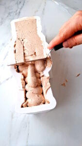 Nussknacker-Eistorte Weihnachts Eistorte Lebkuchen Schokolade Nussknacker 7 169x300