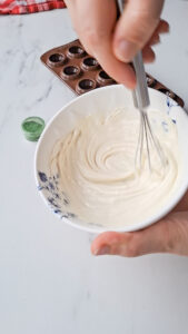 3-Schokoladen-Bûche de Noël - gefrorene Weihnachtstorte 20251024_1010271 169x300