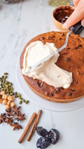 Rumkuchen mit Trockenobst und Nüssen 20251112_1131361 169x300