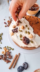 Rumkuchen mit Trockenobst und Nüssen 20251112_1131364 169x300