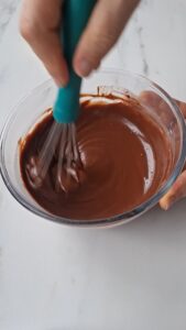 3-Schokoladen-Bûche de Noël - gefrorene Weihnachtstorte 3 Schokoladen Buche De Nöl Gefrorene Weihnachtstorte Einfach Machen 2 169x300