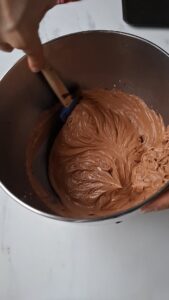 3-Schokoladen-Bûche de Noël - gefrorene Weihnachtstorte 3 Schokoladen Buche De Nöl Gefrorene Weihnachtstorte Einfach Machen 5 169x300