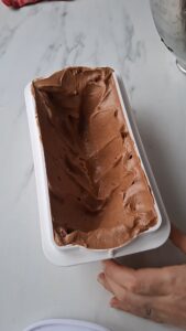 3-Schokoladen-Bûche de Noël - gefrorene Weihnachtstorte 3 Schokoladen Buche De Nöl Gefrorene Weihnachtstorte Einfach Machen 7 2 169x300