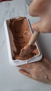 3-Schokoladen-Bûche de Noël - gefrorene Weihnachtstorte 3 Schokoladen Buche De Nöl Gefrorene Weihnachtstorte Einfach Machen 8 169x300