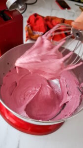Cassis-Meringue – intensives Baiser mit schwarzer Johannisbeere Baiser Mit Cassispürree Rezept 8 169x300