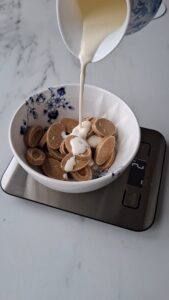 3-Schokoladen-Bûche de Noël - gefrorene Weihnachtstorte Drei Schokoladen Buche De Nöl Gefrorene Weihnachtstorte Einfach Machen 1 169x300