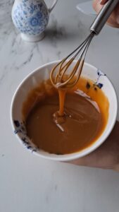 3-Schokoladen-Bûche de Noël - gefrorene Weihnachtstorte Drei Schokoladen Buche De Nöl Gefrorene Weihnachtstorte Einfach Machen 4 169x300