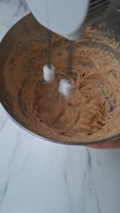 3-Schokoladen-Bûche de Noël - gefrorene Weihnachtstorte Drei Schokoladen Buche De Nöl Gefrorene Weihnachtstorte Einfach Machen 8 169x300